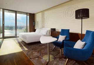Отель Minsk Marriott Hotel Минск Люкс «Премиум» с 1 кроватью размера «king-size», видом на реку и доступом в представительский лаундж-4