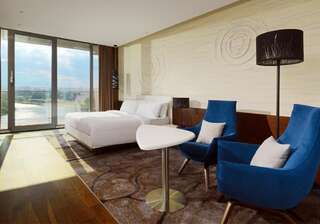 Отель Minsk Marriott Hotel Минск Люкс «Премиум» с 1 кроватью размера «king-size», видом на реку и доступом в представительский лаундж-6